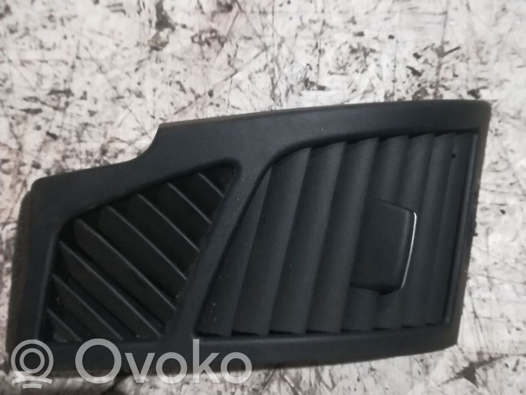 BMW 1 E81 E87 Kojelaudan sivutuuletussuuttimen kehys 