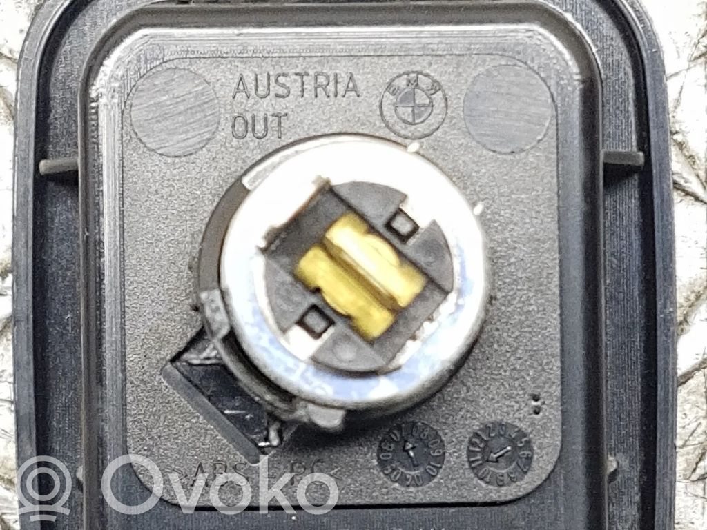 12 V ligzda (priekšā)