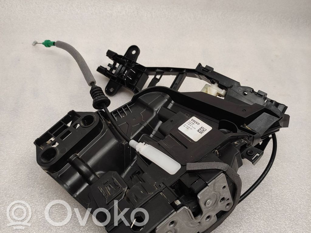 Volvo V60 Front door lock 