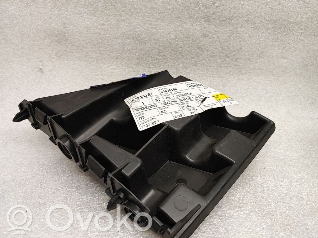 Volvo V40 Front bumper mounting bracket 