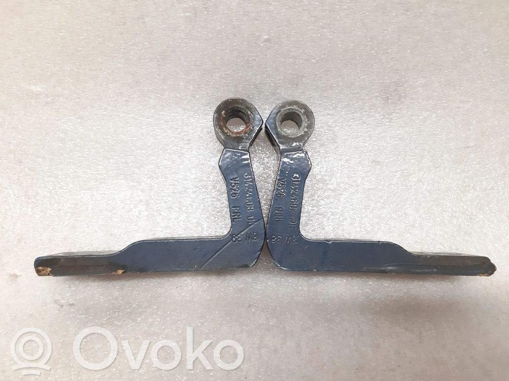 Volvo XC90 Front door lower hinge 