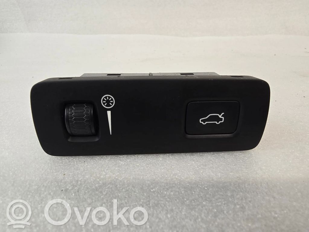 Volvo XC60 Tailgate opening switch 