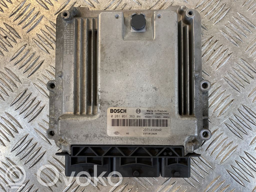 Opel Vivaro Engine control unit/module 