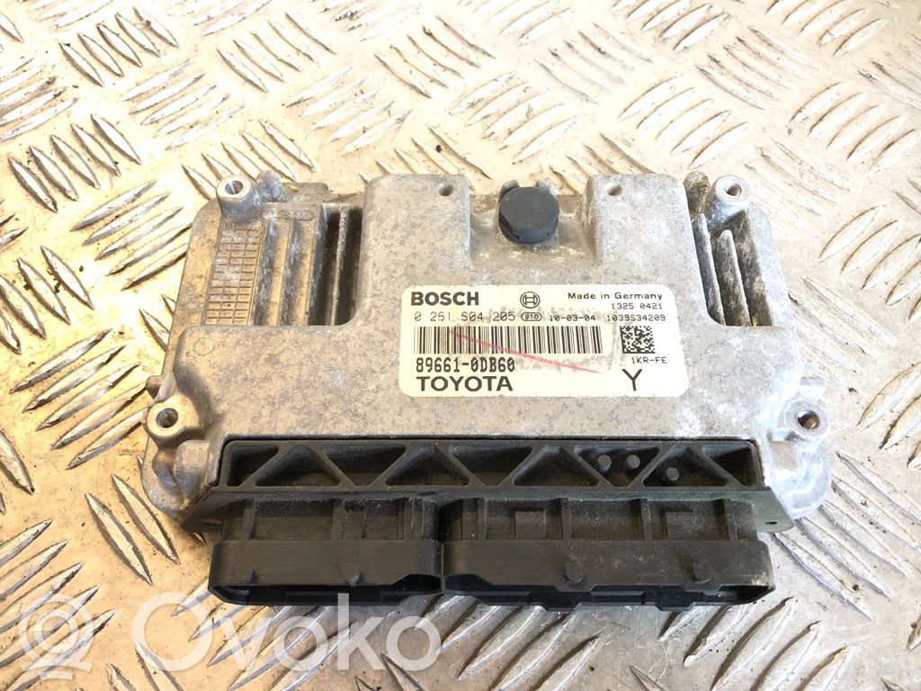 Toyota Yaris Engine control unit/module 