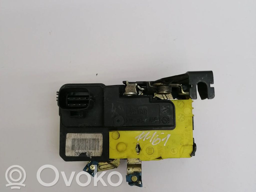 Volvo V70 Front door lock 