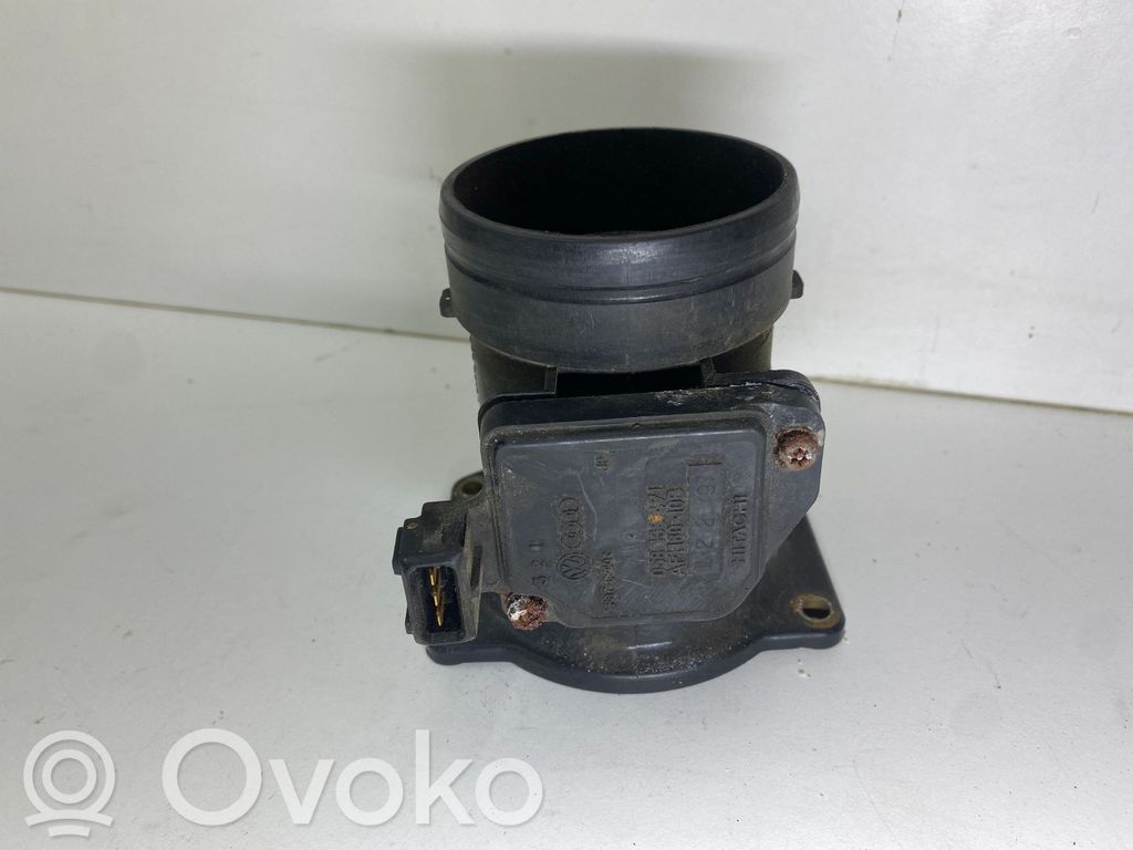 Audi A4 S4 B5 8D Ilmamassan virtausanturi 