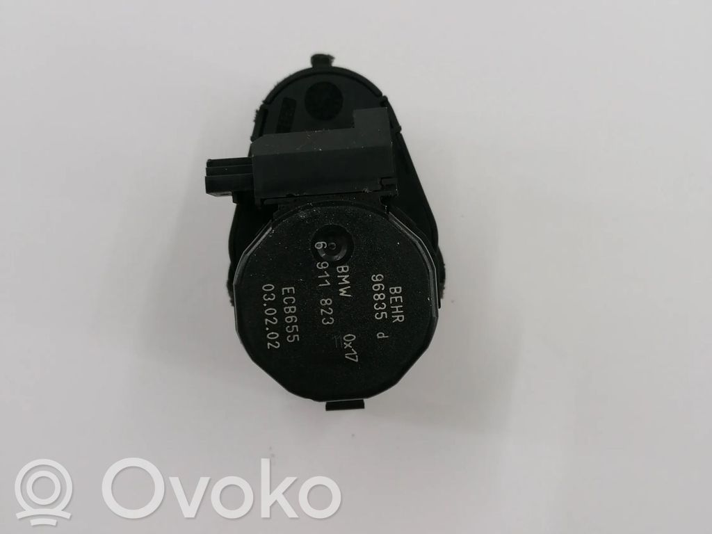 BMW 7 E65 E66 Tuloilmaventtiilin käyttömoottori 