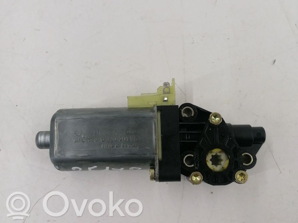 BMW 7 E65 E66 Aizmugurējo durvju aizkaru motors. 