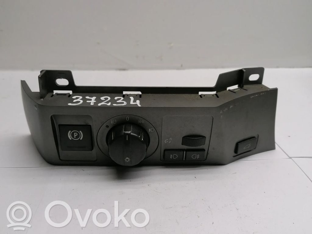 Light switch   6131691884901,549493122