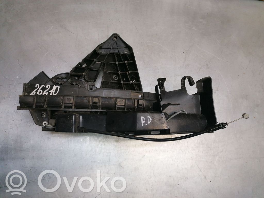 Ford Focus Priekšpusē slēdzene 