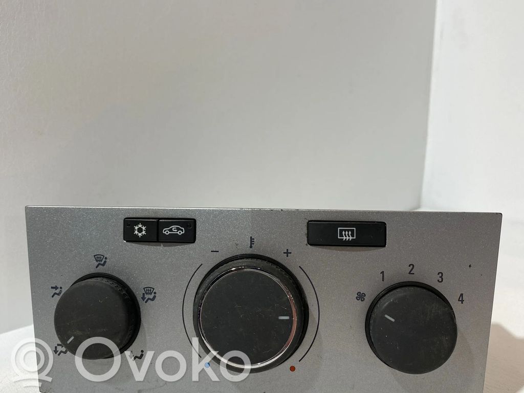 Opel Astra H Climate control unit 