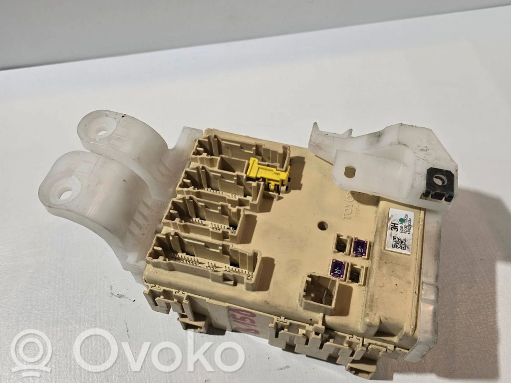 Toyota Auris E180 Drošinātāju bloks 