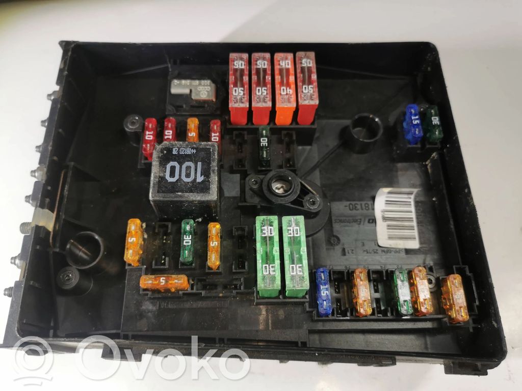 Audi A3 S3 8P Fuse module 