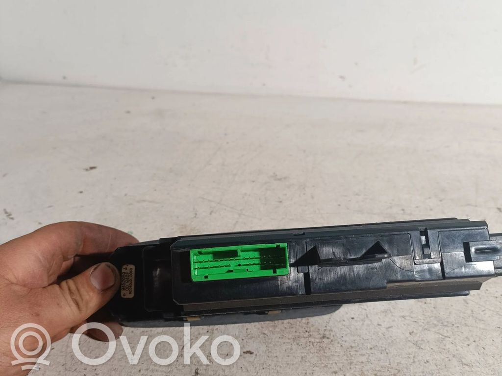 Volvo V70 Electric window control switch 