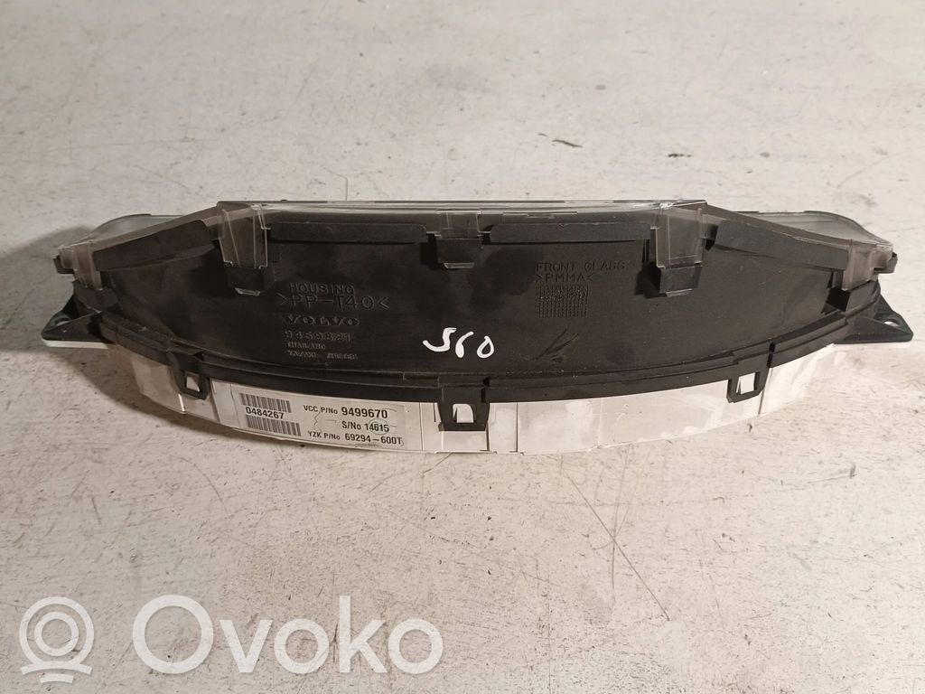 Volvo S60 Speedometer (instrument cluster) 
