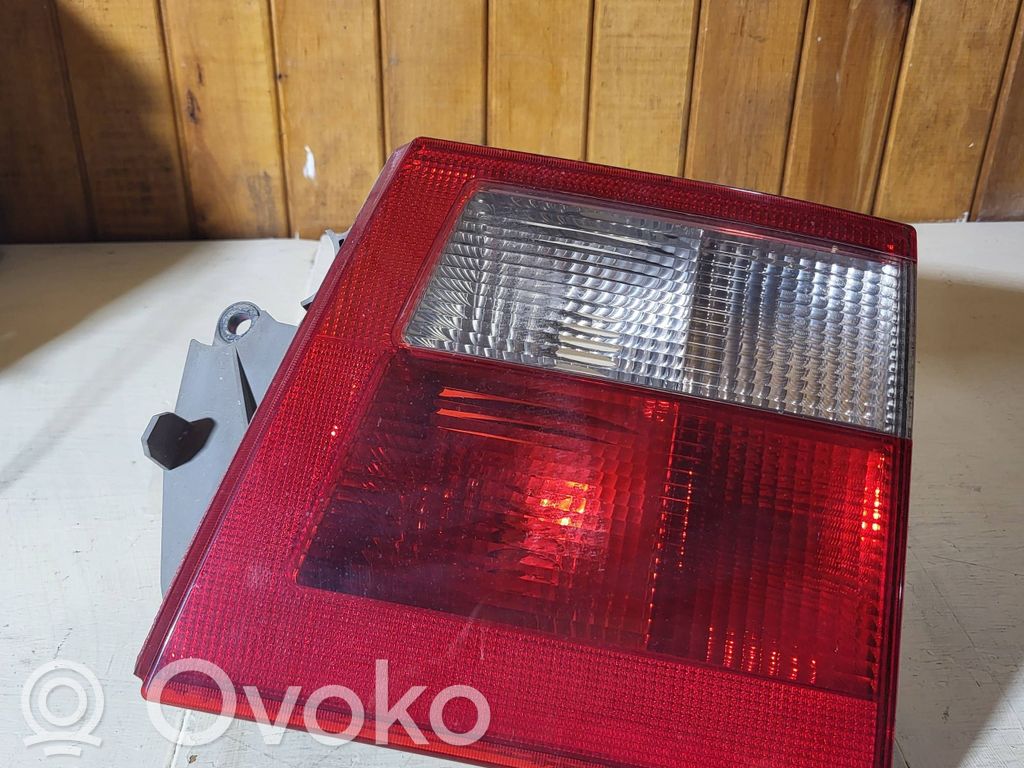 Saab 9-5 Aizmugurējais lukturis pārsegā 
