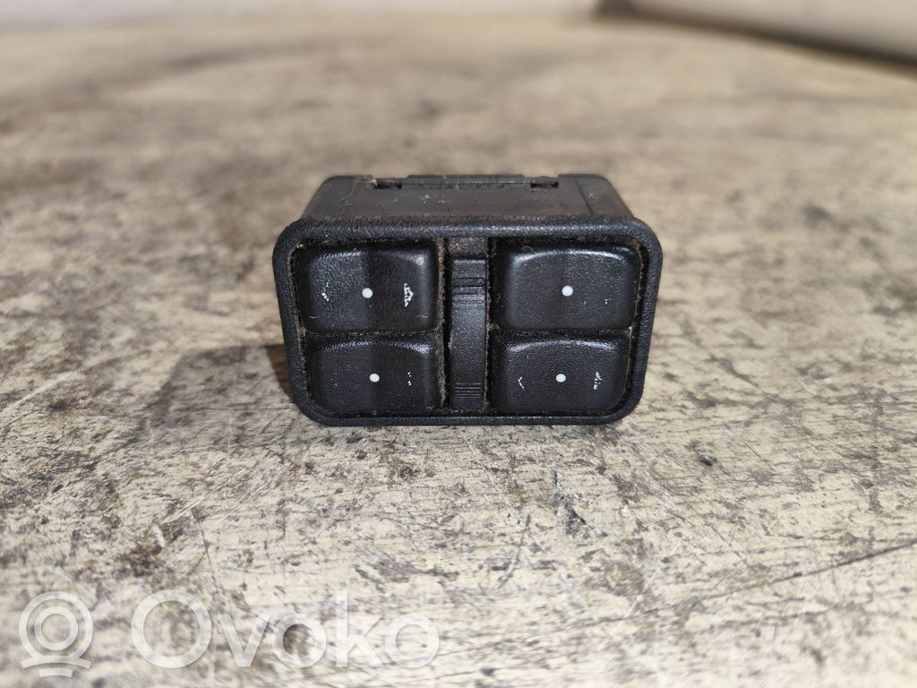 Opel Zafira A Electric window control switch 
