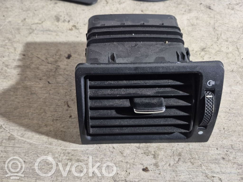 Ford Mondeo Mk III Dash center air vent grill 