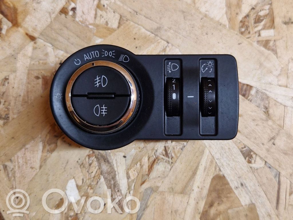 Opel Astra J Light switch 