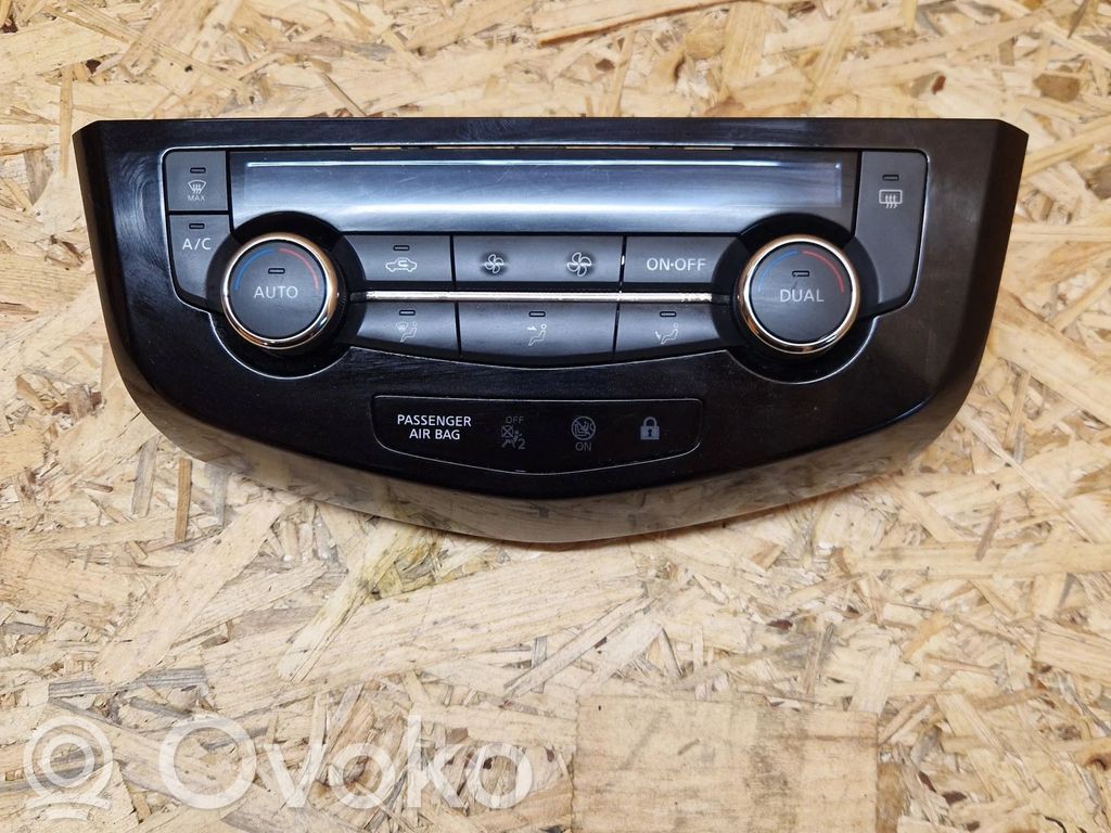 Nissan Qashqai Climate control unit 