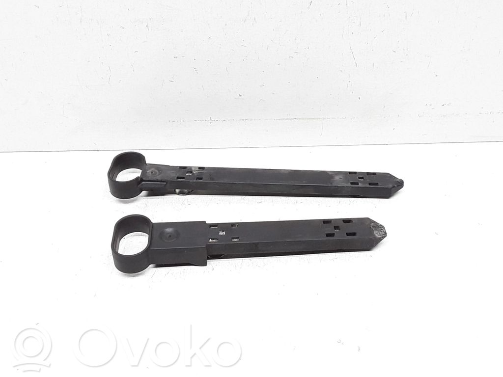 Volvo S60 Headlight/headlamp mounting bracket 