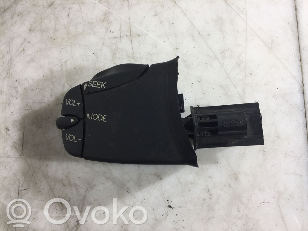 Ford Focus Daudzfunkciju vadības slēdzis / poga 