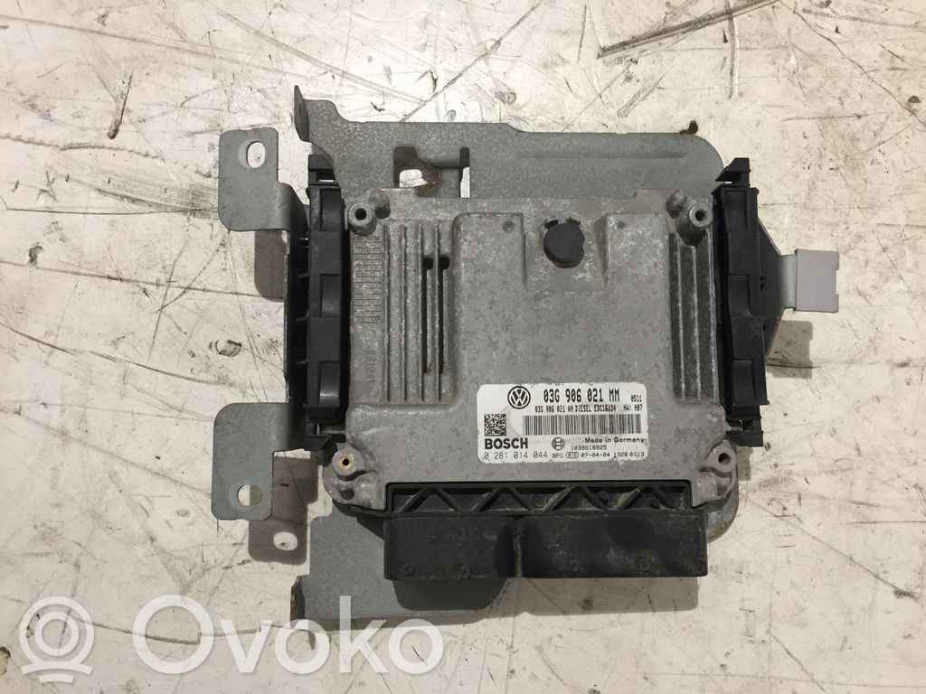 Volkswagen Touran I Engine control unit/module 