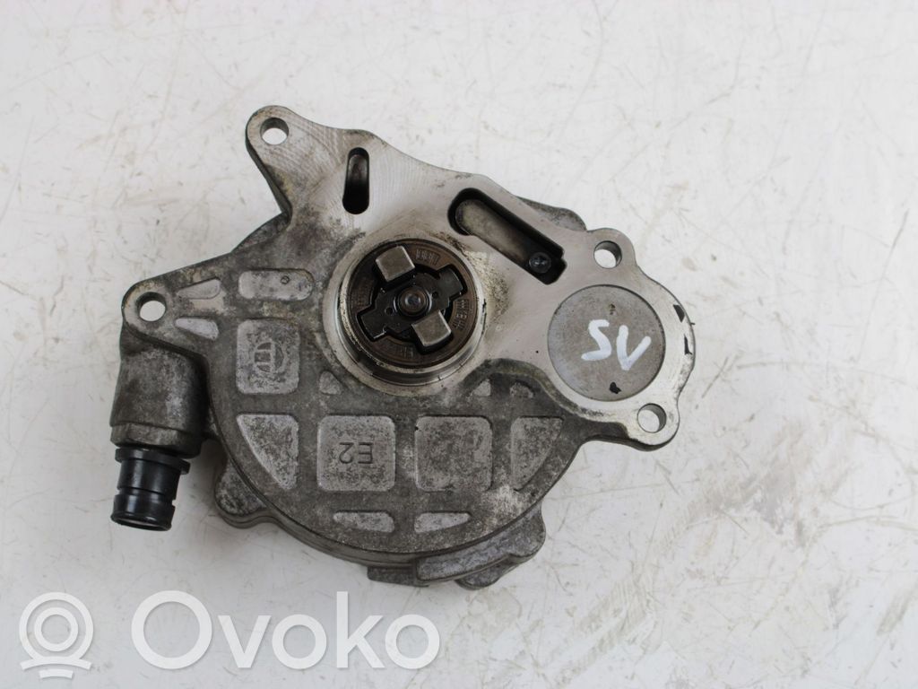 Volkswagen PASSAT B7 Vacuum pump 