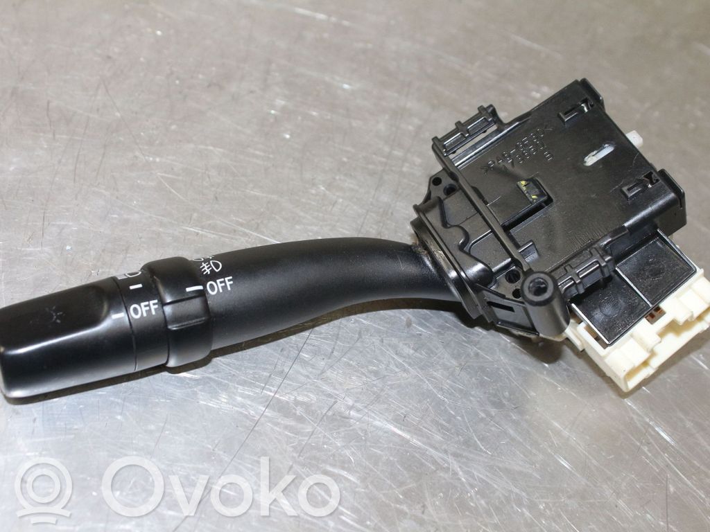 Toyota Corolla Verso AR10 Pagrieziena signālu / lukturu sviria 
