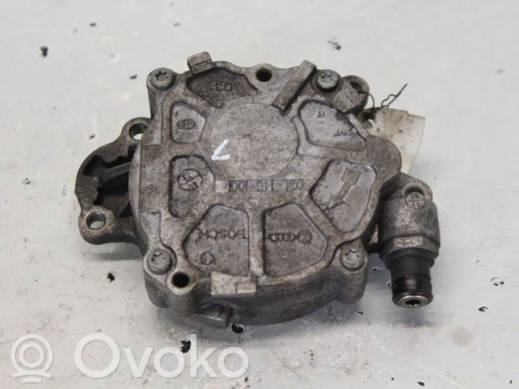 Volkswagen PASSAT B7 Vacuum pump 