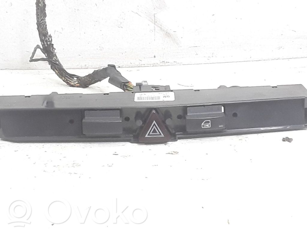 Opel Astra H Hazard light switch 