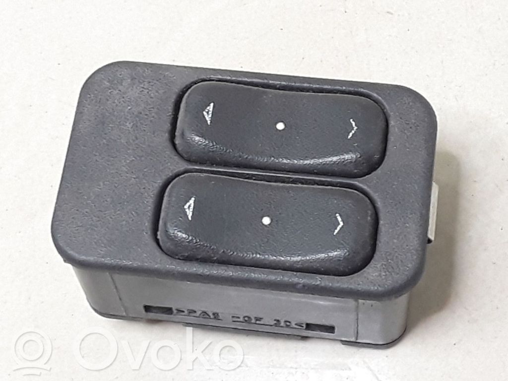 Opel Meriva A Electric window control switch 