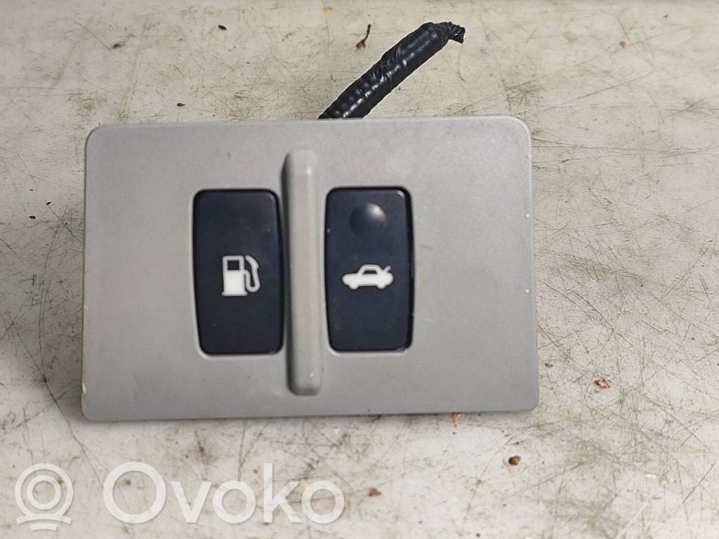 Lexus IS 220D-250-350 Fuel tank opening switch 