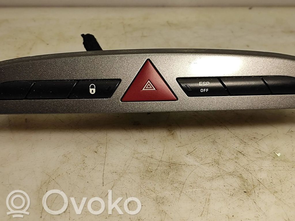 Peugeot 308 Avārijas lukturu slēdzis 