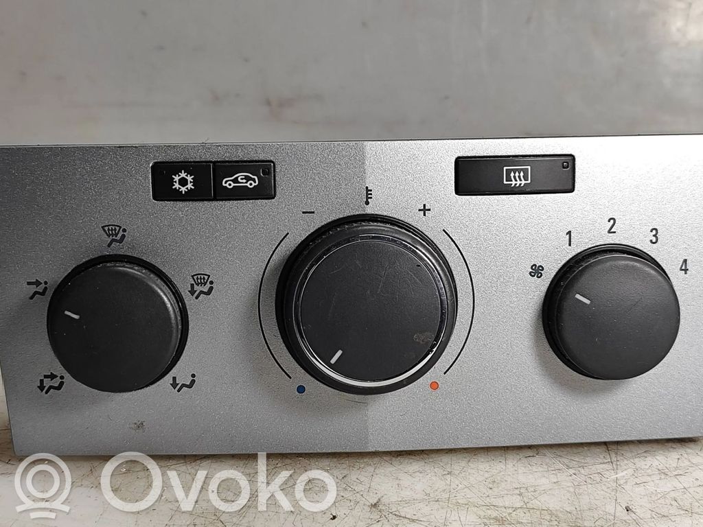 Opel Astra H Climate control unit 