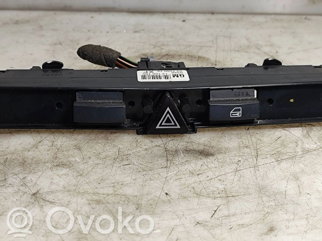 Opel Astra H Hazard light switch 