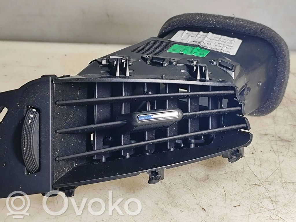 Dysze / Kratki środkowego nawiewu deski rozdzielczej   13300564,20130311