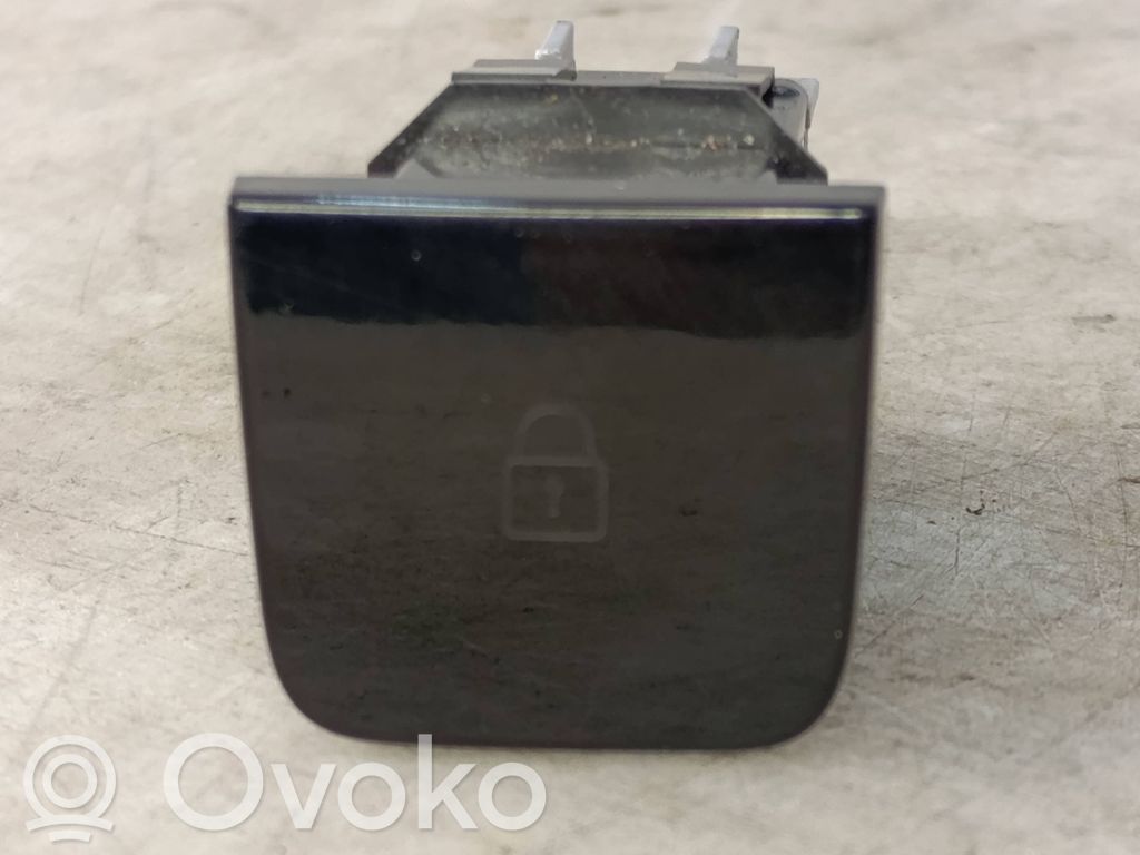 Renault Kadjar Central locking switch button 