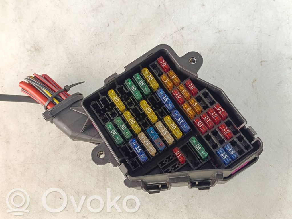 Audi A4 S4 B7 8E 8H Saugiklių dėžė (komplektas) 