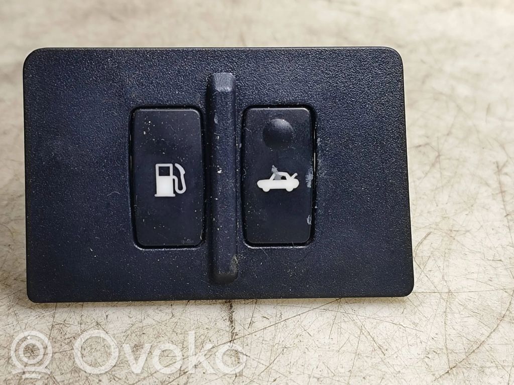 Lexus IS 220D-250-350 Fuel tank opening switch 
