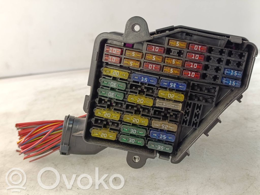 Audi A4 S4 B7 8E 8H Saugiklių dėžė (komplektas) 