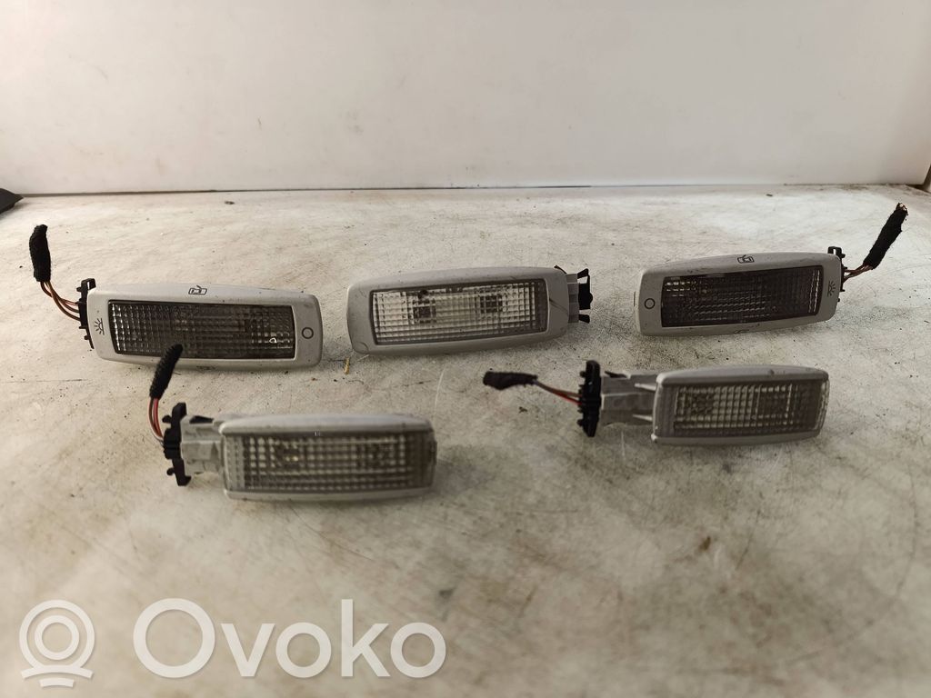 Volkswagen PASSAT B5.5 Luz del asiento trasero 