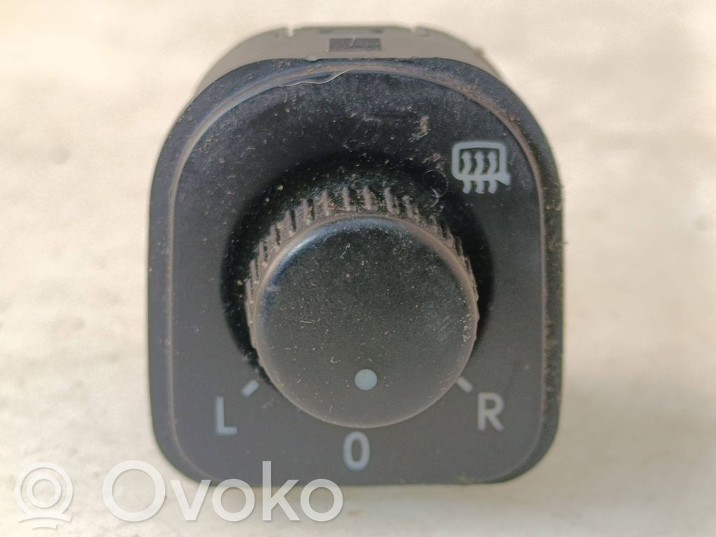 Volkswagen PASSAT B7 Wing mirror switch 