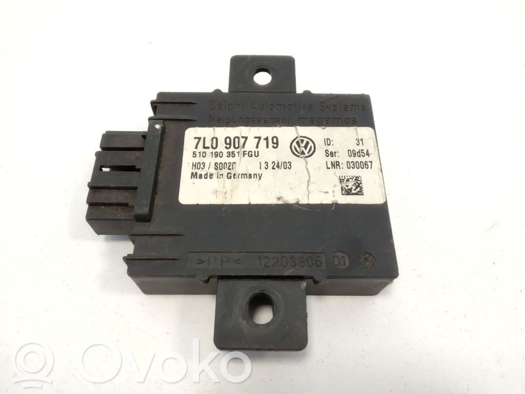 Volkswagen Touareg I Alarm control unit/module 
