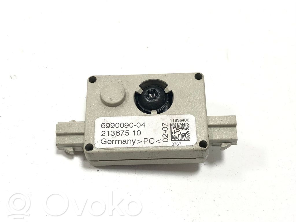 BMW 3 E90 E91 Aerial antenna amplifier 
