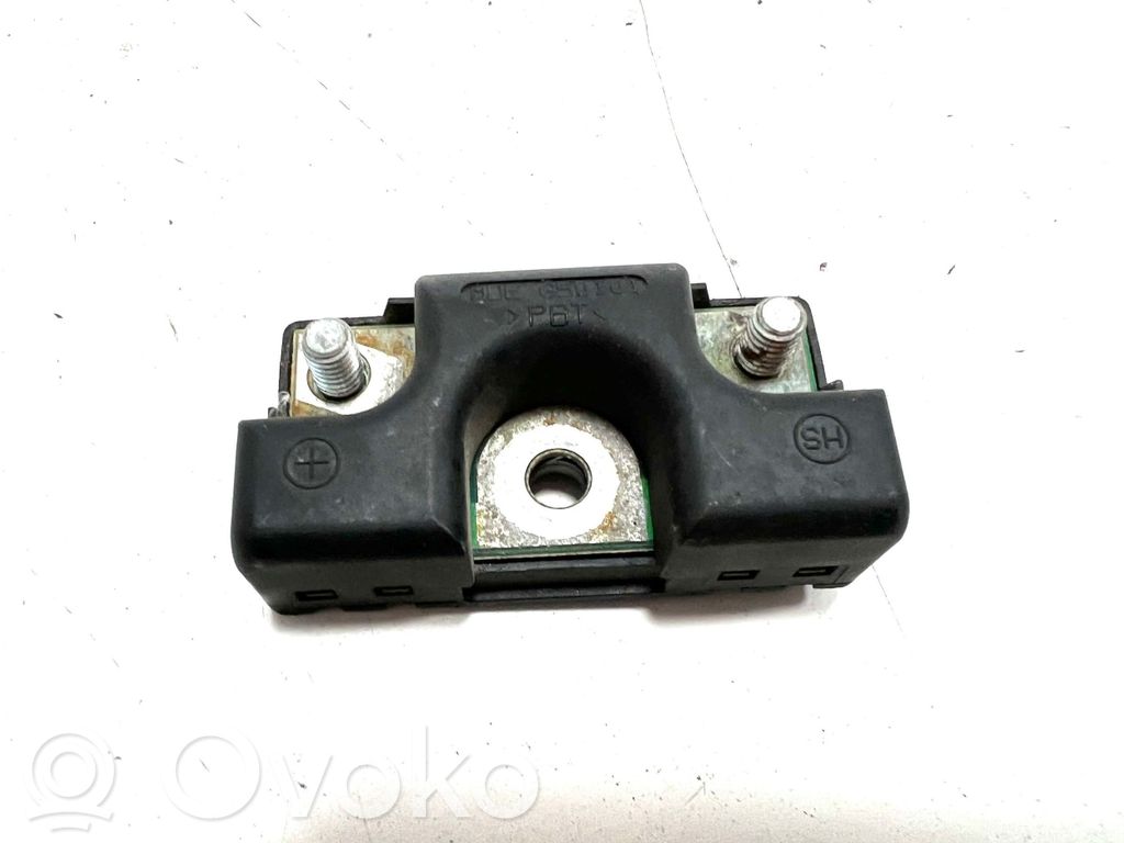 Audi A8 S8 D3 4E Pystyantennin suodatin 