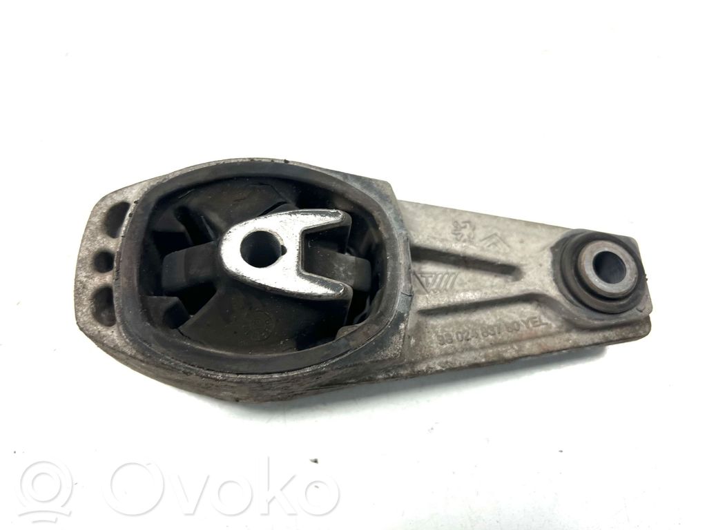 Citroen C3 Engine mount bracket 