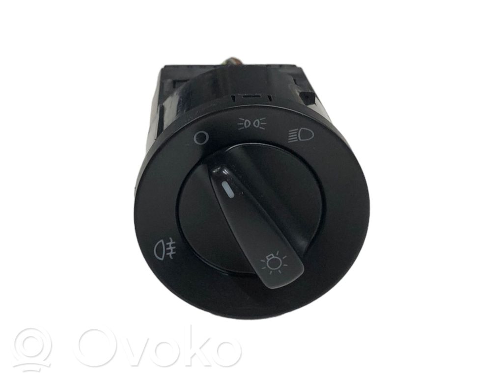 Skoda Fabia Mk2 (5J) Light switch 