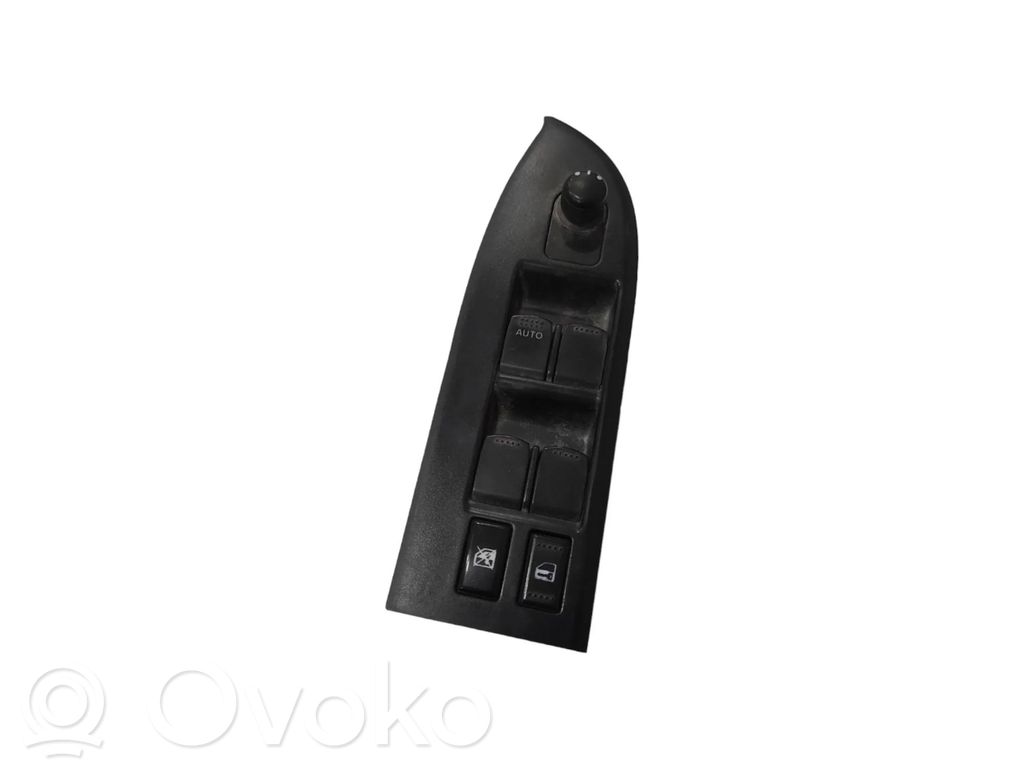 Suzuki Grand Vitara II Electric window control switch 