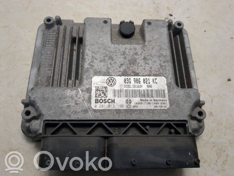 Volkswagen PASSAT B6 Engine control unit/module 